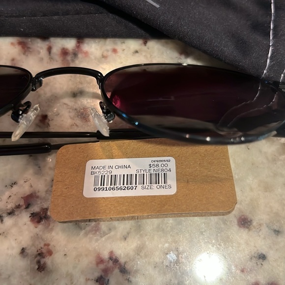 Madewell Ansonia Black Round Sunglasses - Picture 2 of 3